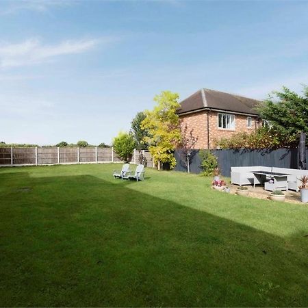 Near Chester, Hawarden Exterior foto