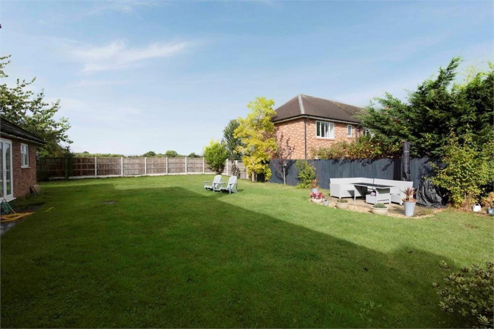 Near Chester, Hawarden Exterior foto